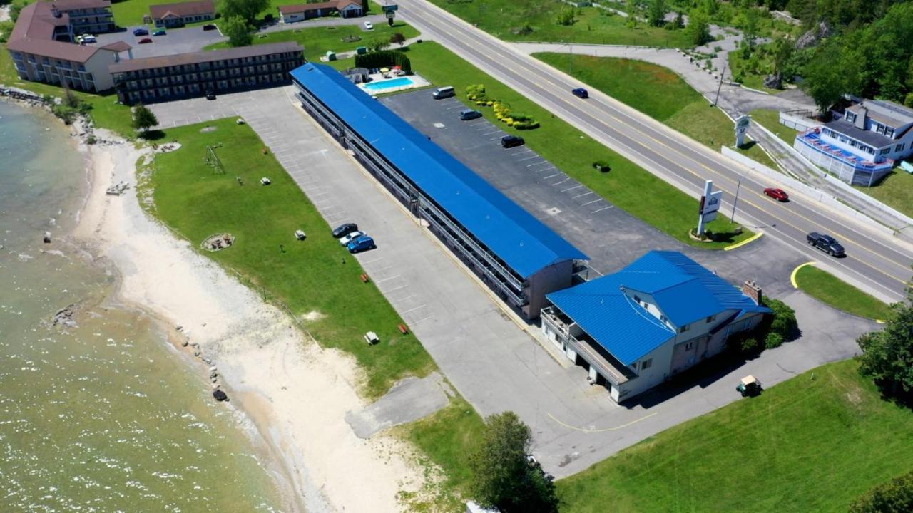 Days Inn & Suites By Wyndham St. Ignace Lakefront Exterior foto