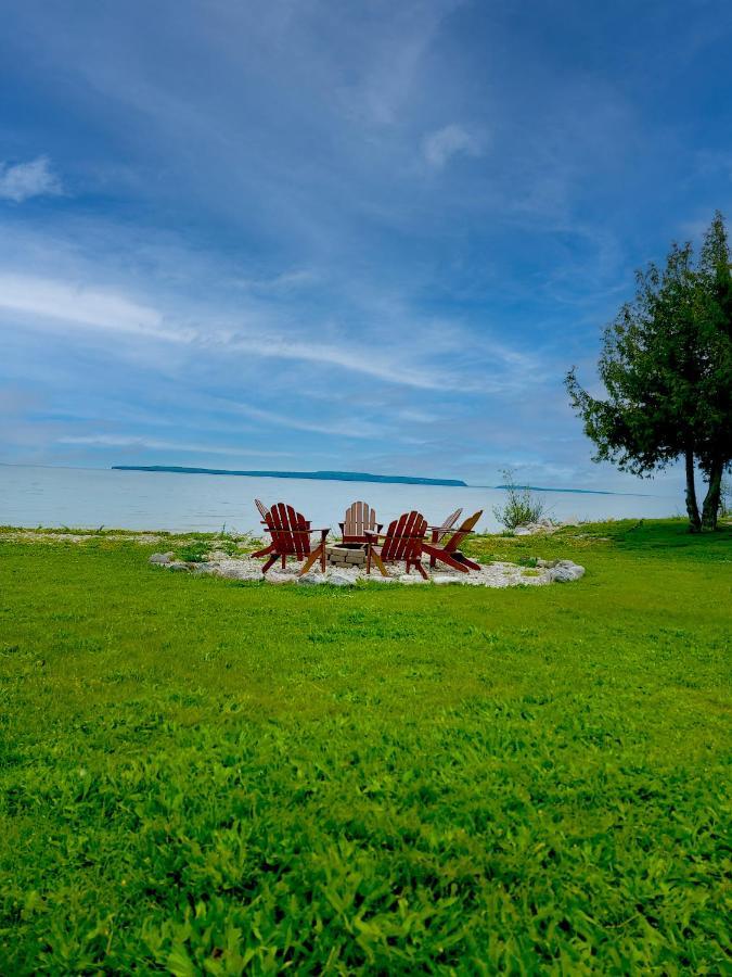 Days Inn & Suites By Wyndham St. Ignace Lakefront Exterior foto