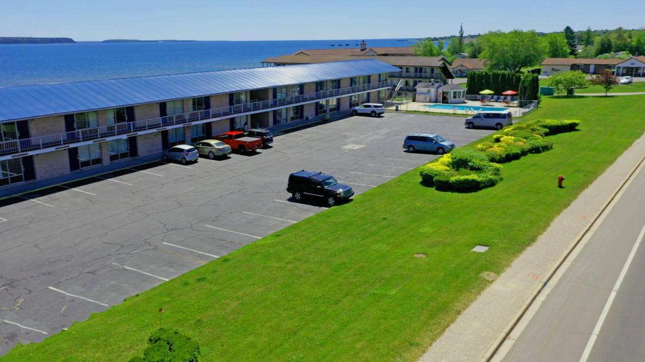 Days Inn & Suites By Wyndham St. Ignace Lakefront Exterior foto