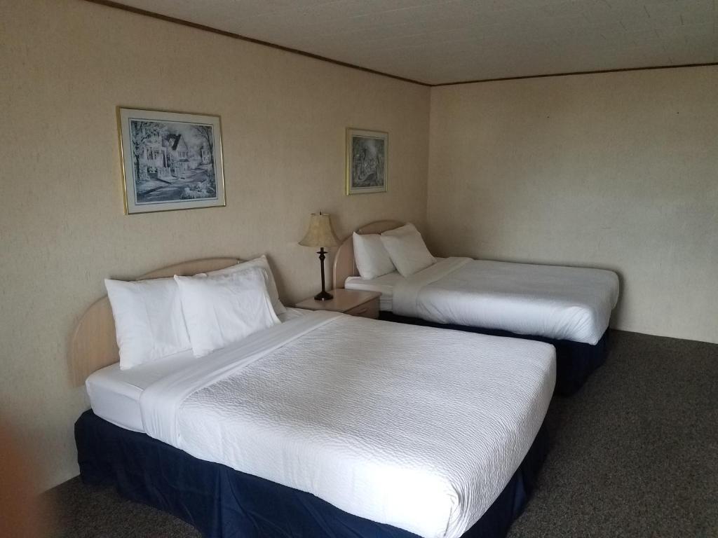 Days Inn & Suites By Wyndham St. Ignace Lakefront Exterior foto