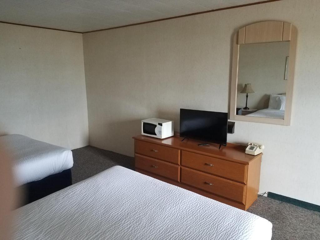 Days Inn & Suites By Wyndham St. Ignace Lakefront Exterior foto