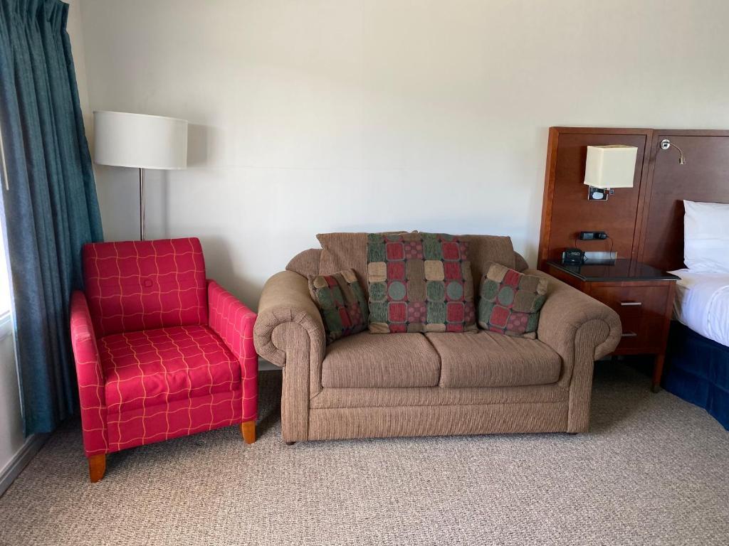 Days Inn & Suites By Wyndham St. Ignace Lakefront Exterior foto