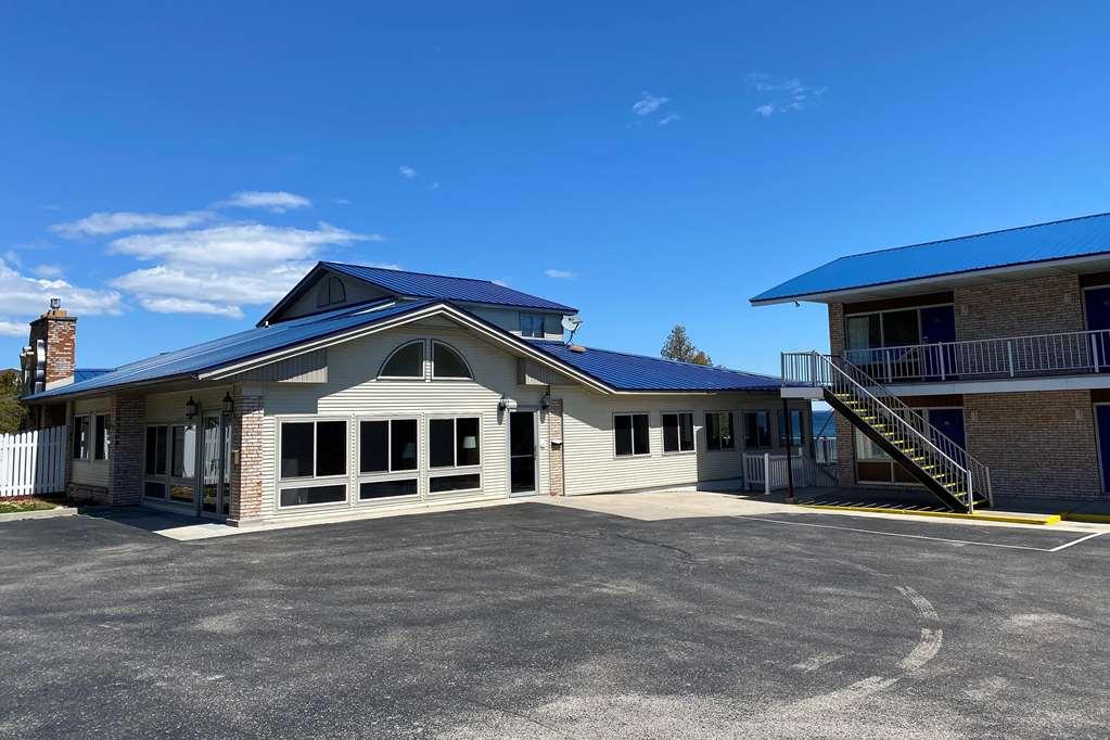 Days Inn & Suites By Wyndham St. Ignace Lakefront Exterior foto