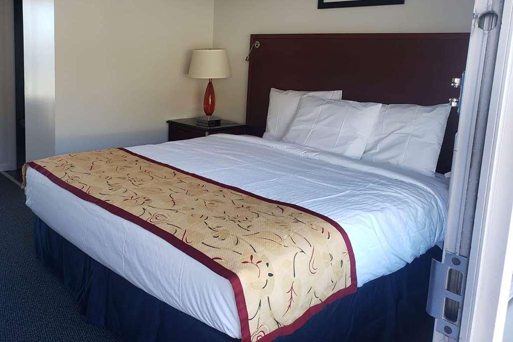 Days Inn & Suites By Wyndham St. Ignace Lakefront Habitación foto